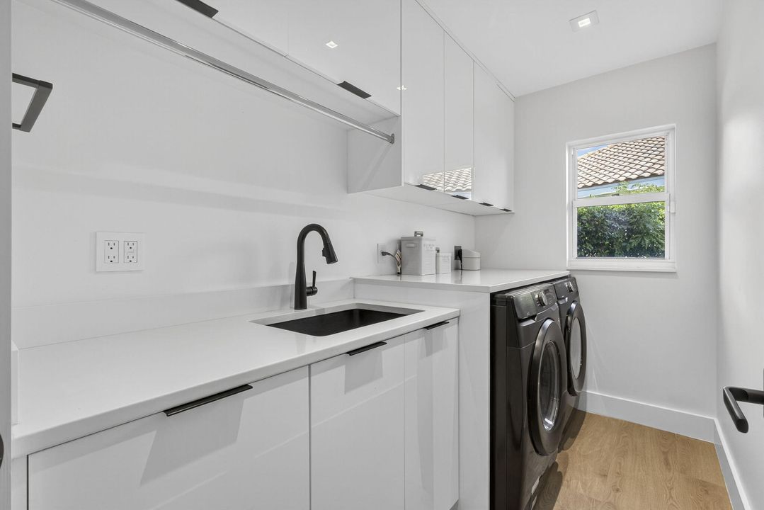 For Sale: $1,695,000 (5 beds, 4 baths, 3978 Square Feet)