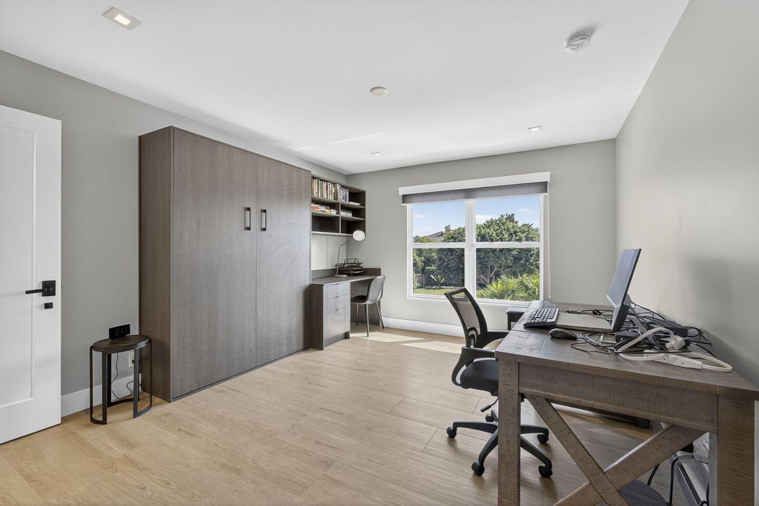 For Sale: $1,695,000 (5 beds, 4 baths, 3978 Square Feet)