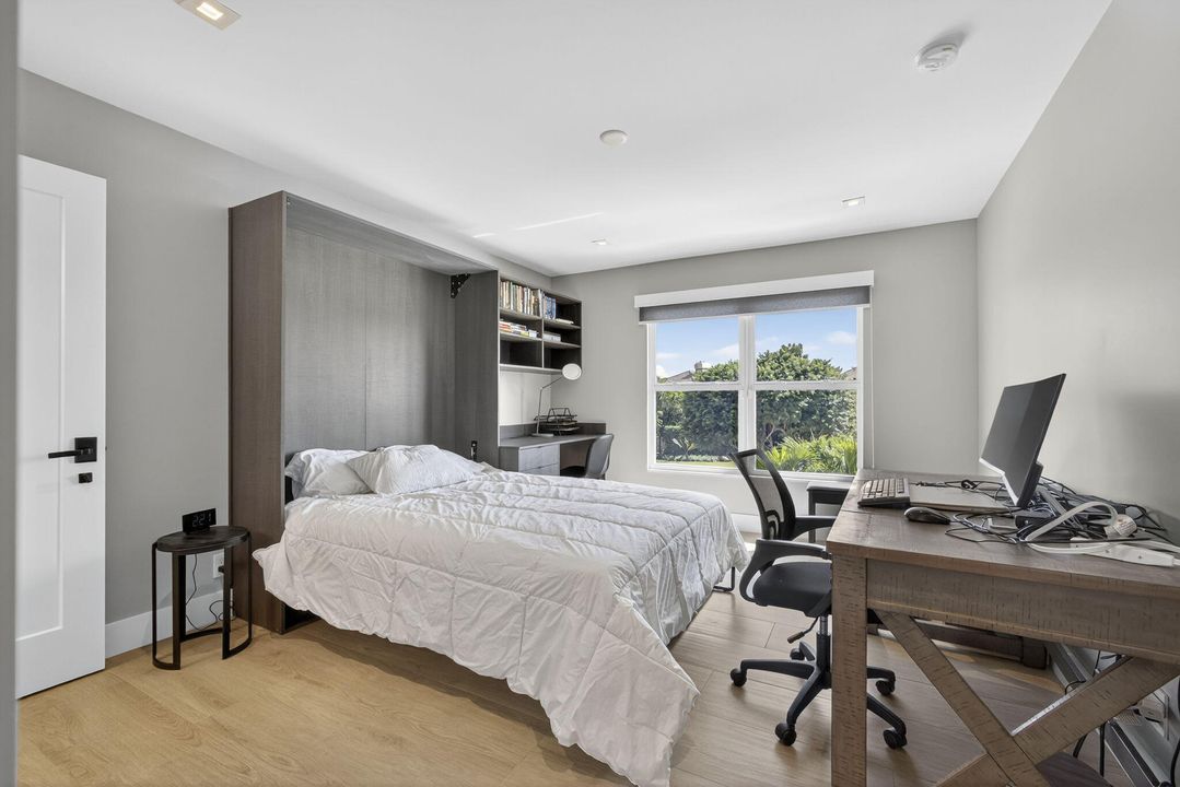 For Sale: $1,695,000 (5 beds, 4 baths, 3978 Square Feet)