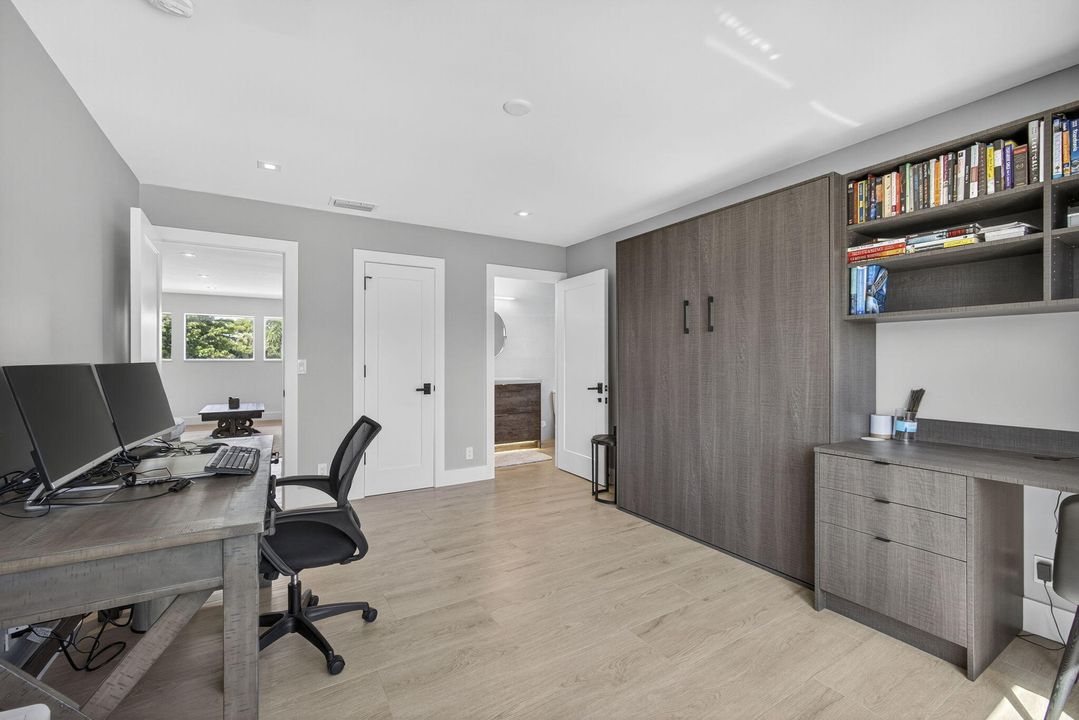 For Sale: $1,695,000 (5 beds, 4 baths, 3978 Square Feet)