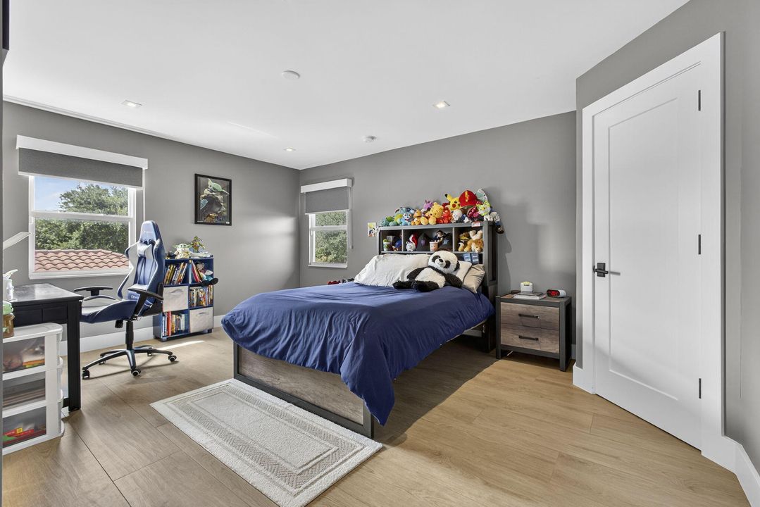 For Sale: $1,695,000 (5 beds, 4 baths, 3978 Square Feet)