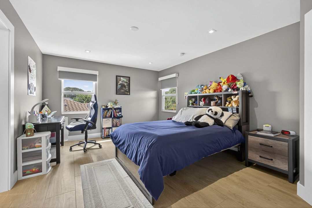 For Sale: $1,695,000 (5 beds, 4 baths, 3978 Square Feet)