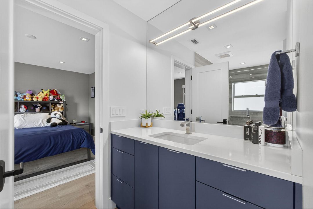 For Sale: $1,695,000 (5 beds, 4 baths, 3978 Square Feet)