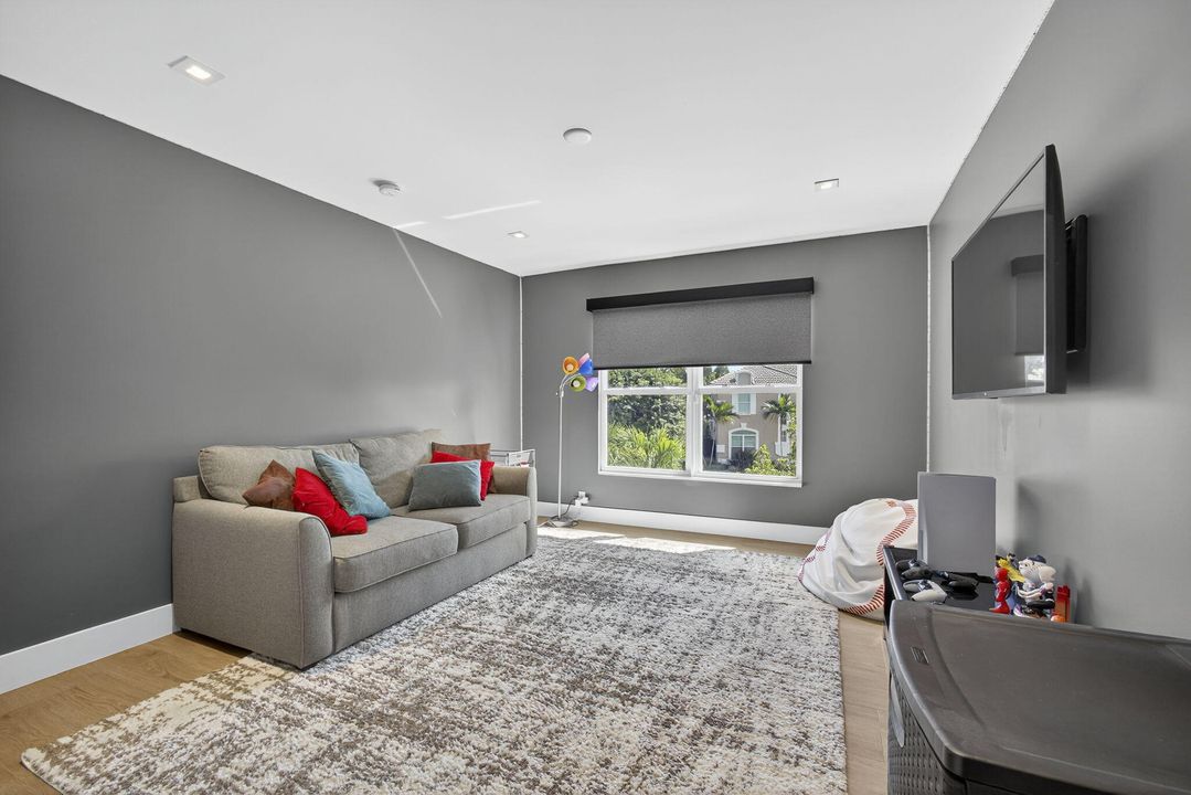 For Sale: $1,695,000 (5 beds, 4 baths, 3978 Square Feet)