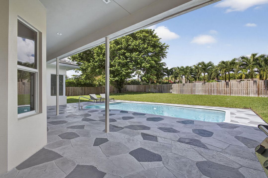 For Sale: $1,695,000 (5 beds, 4 baths, 3978 Square Feet)