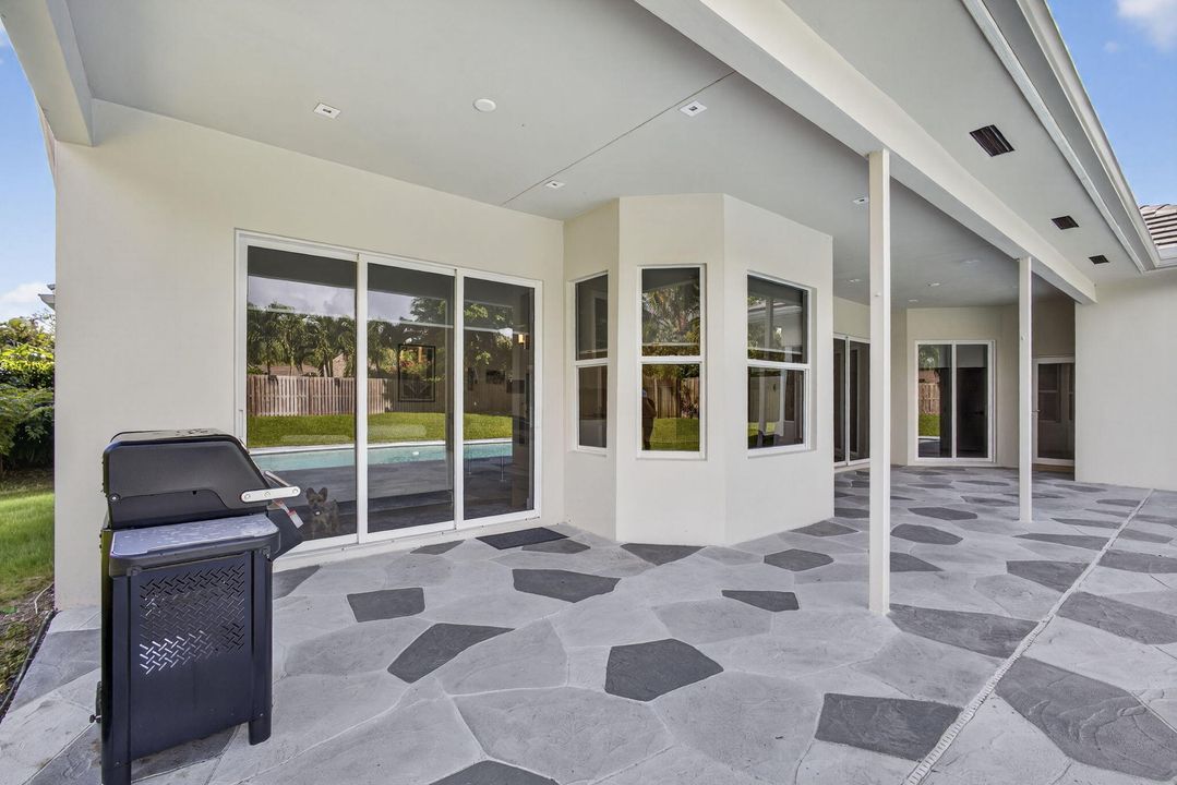 For Sale: $1,695,000 (5 beds, 4 baths, 3978 Square Feet)