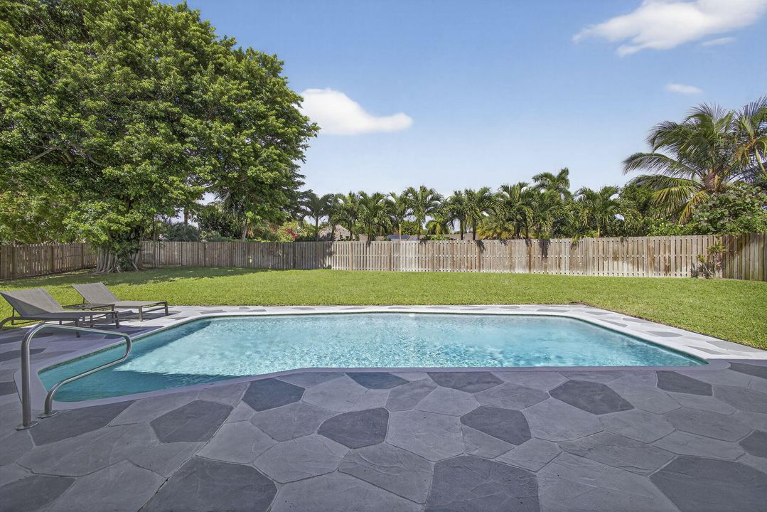 For Sale: $1,695,000 (5 beds, 4 baths, 3978 Square Feet)