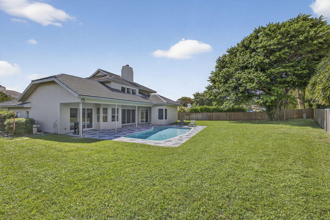 For Sale: $1,695,000 (5 beds, 4 baths, 3978 Square Feet)