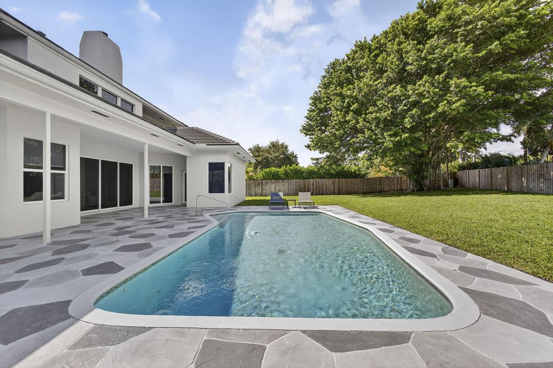 For Sale: $1,695,000 (5 beds, 4 baths, 3978 Square Feet)