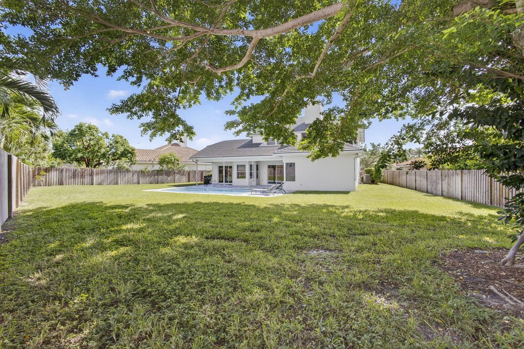 For Sale: $1,695,000 (5 beds, 4 baths, 3978 Square Feet)