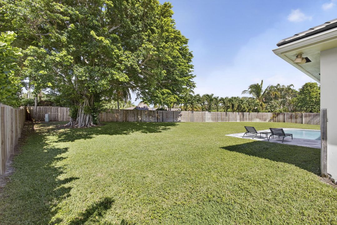 For Sale: $1,695,000 (5 beds, 4 baths, 3978 Square Feet)