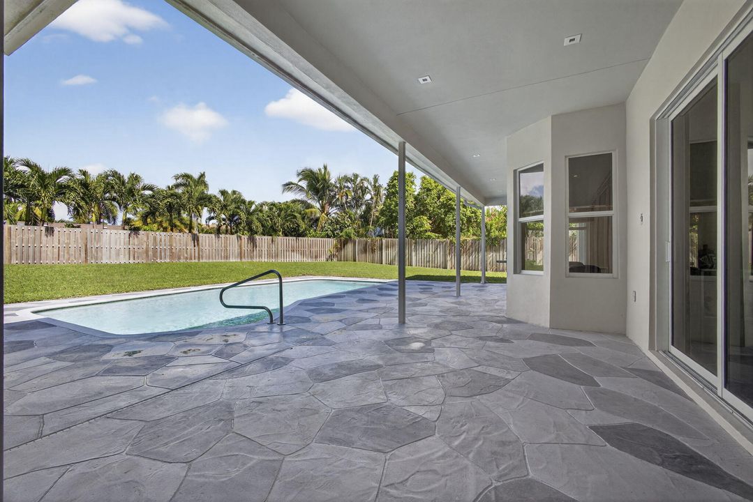 For Sale: $1,695,000 (5 beds, 4 baths, 3978 Square Feet)