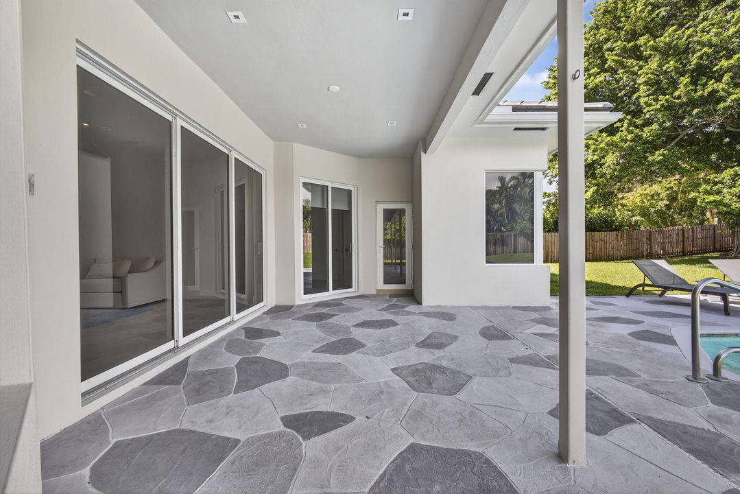 For Sale: $1,695,000 (5 beds, 4 baths, 3978 Square Feet)