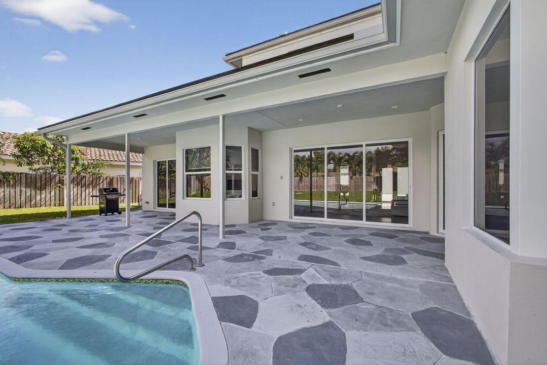 For Sale: $1,695,000 (5 beds, 4 baths, 3978 Square Feet)