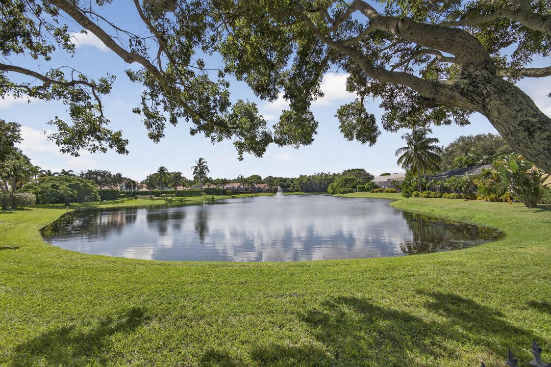 For Sale: $1,695,000 (5 beds, 4 baths, 3978 Square Feet)