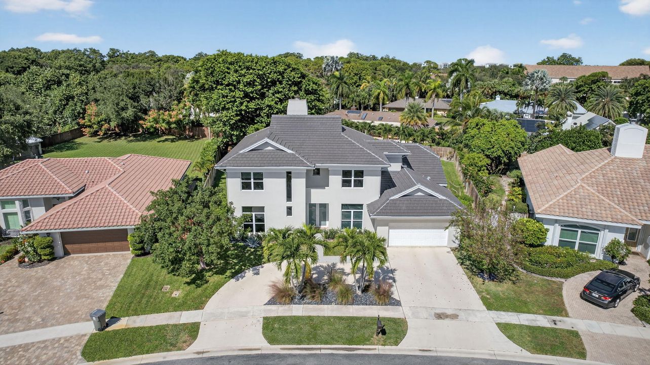 For Sale: $1,695,000 (5 beds, 4 baths, 3978 Square Feet)