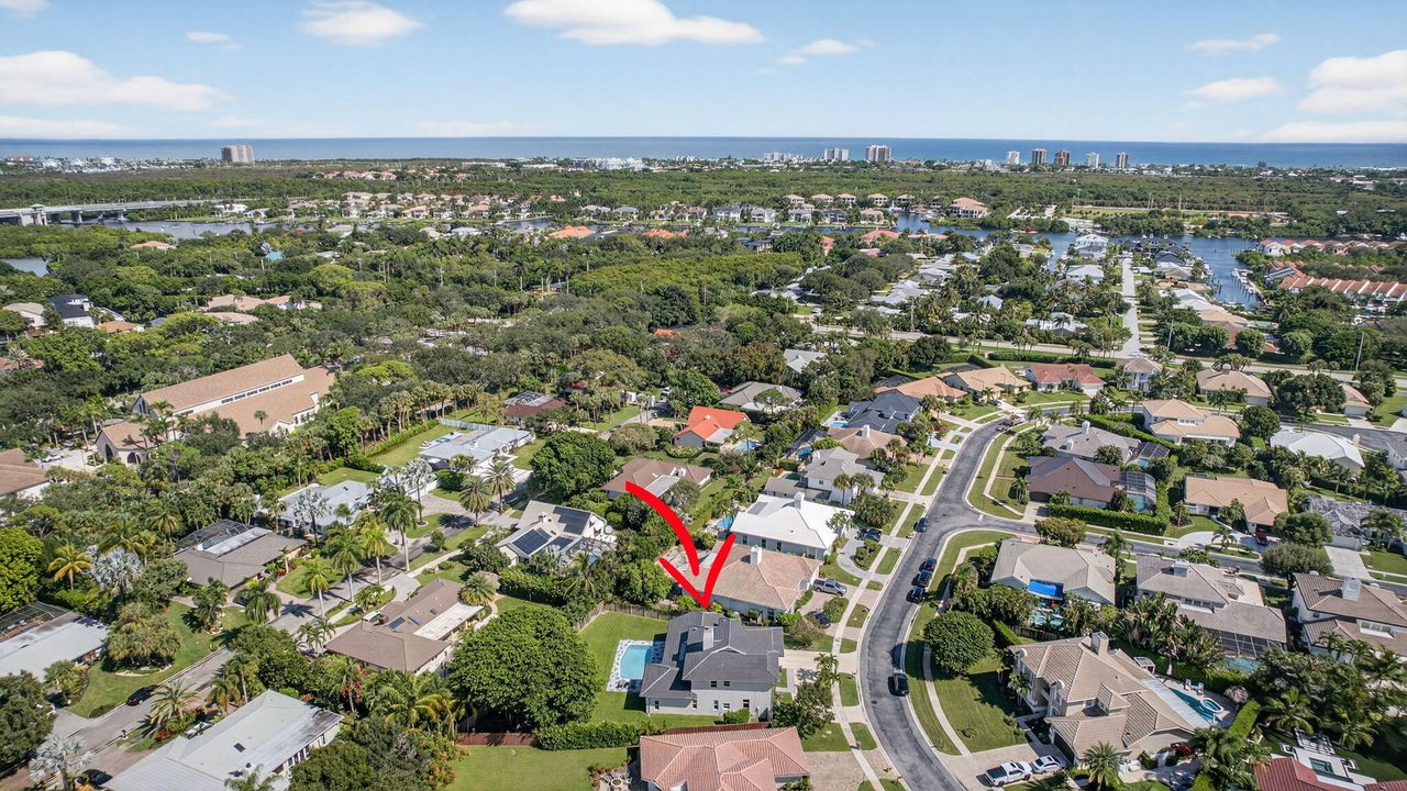 For Sale: $1,695,000 (5 beds, 4 baths, 3978 Square Feet)