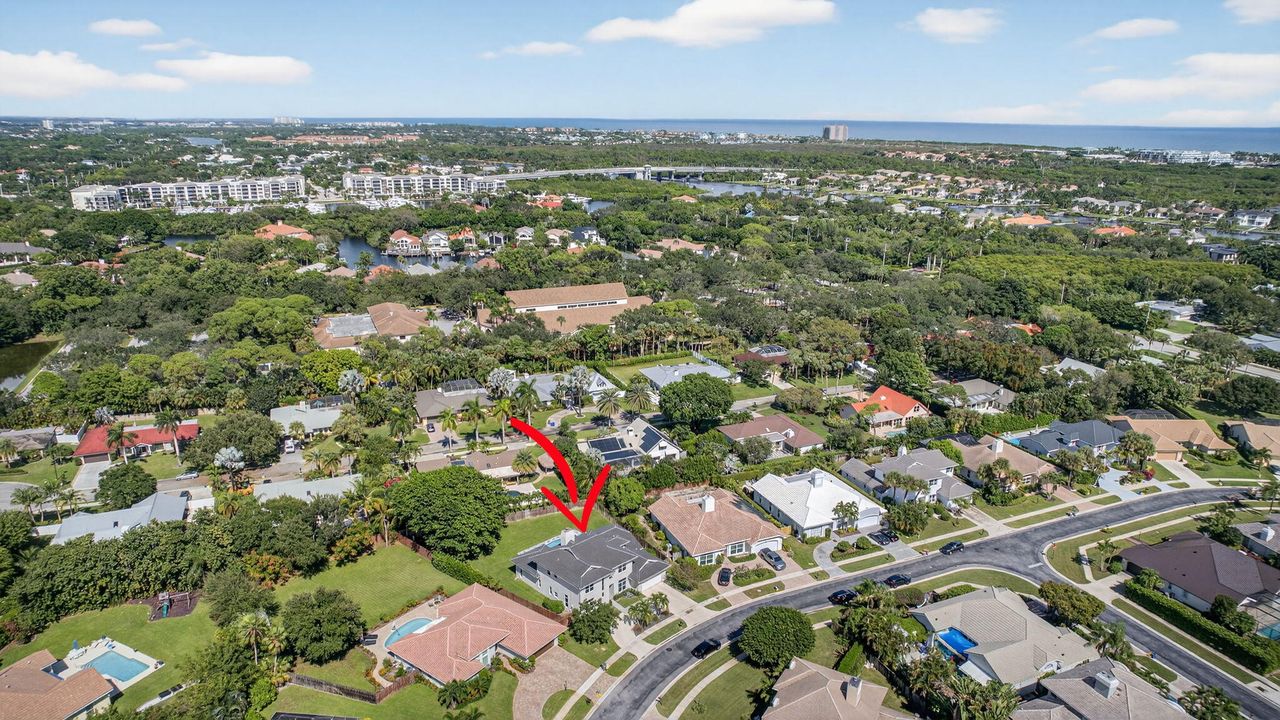 For Sale: $1,695,000 (5 beds, 4 baths, 3978 Square Feet)