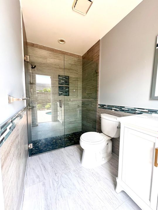 合同活跃: $4,250 (4 贝兹, 2 浴室, 1622 平方英尺)