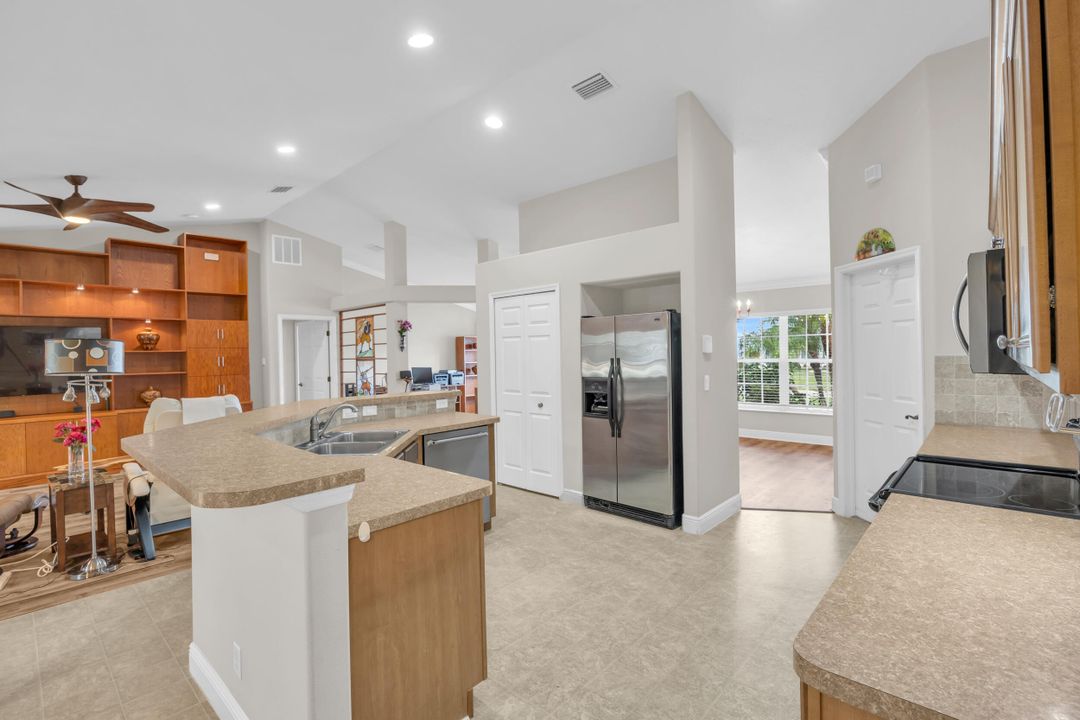 Activo con contrato: $425,000 (3 camas, 2 baños, 2226 Pies cuadrados)