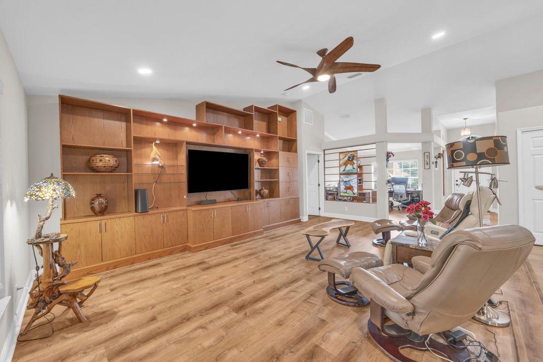 Activo con contrato: $425,000 (3 camas, 2 baños, 2226 Pies cuadrados)