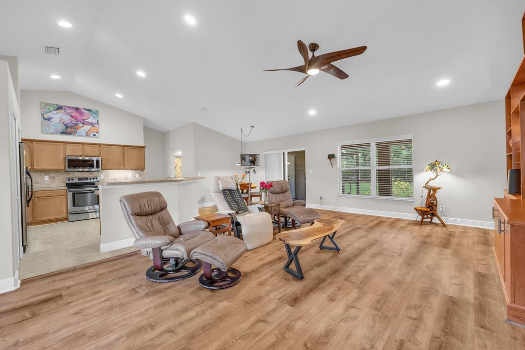 Activo con contrato: $425,000 (3 camas, 2 baños, 2226 Pies cuadrados)