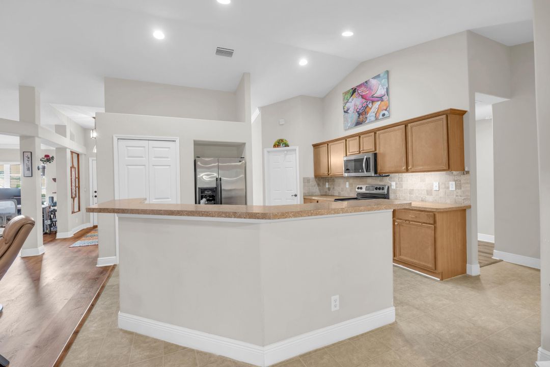 Activo con contrato: $425,000 (3 camas, 2 baños, 2226 Pies cuadrados)