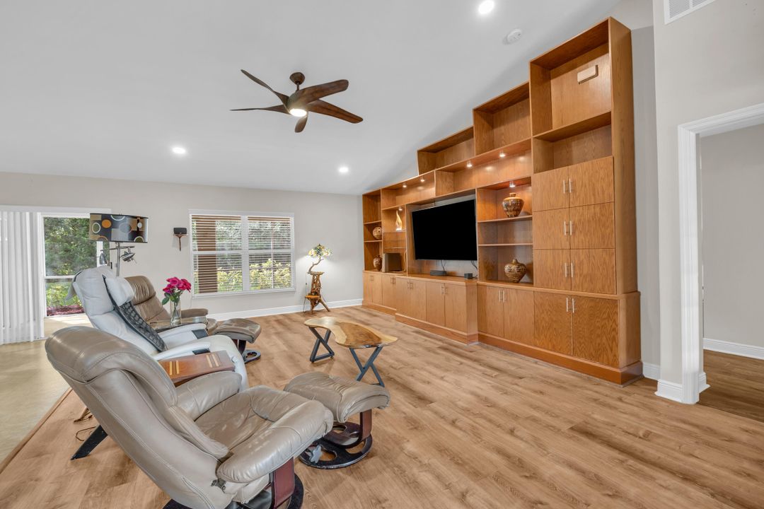 Activo con contrato: $425,000 (3 camas, 2 baños, 2226 Pies cuadrados)