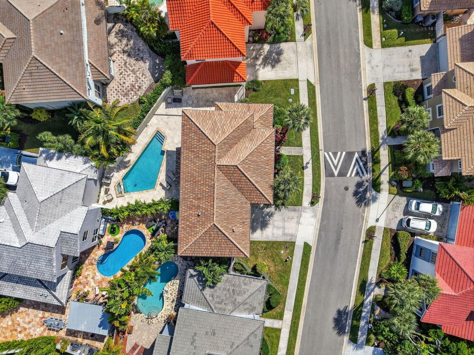 Activo con contrato: $825,000 (4 camas, 3 baños, 2495 Pies cuadrados)