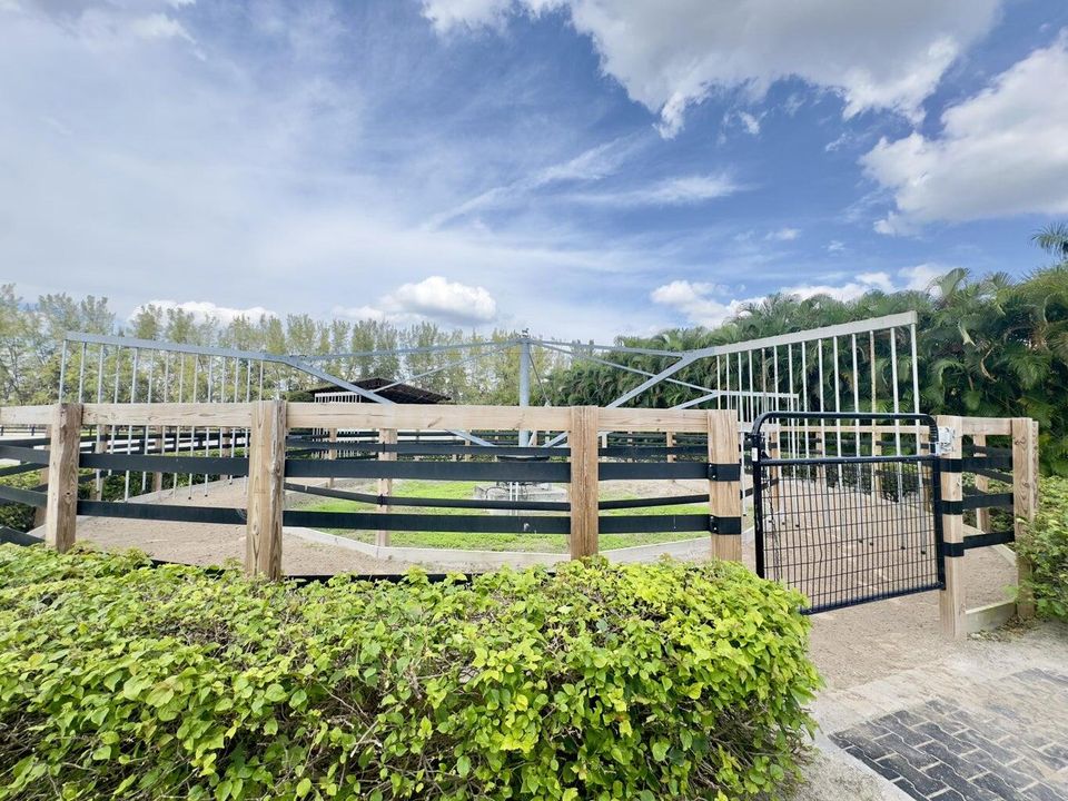 出租: $10,000 (2 贝兹, 1 浴室, 4349 平方英尺)