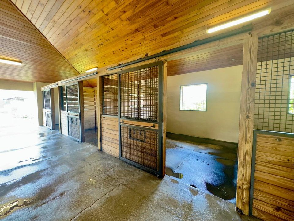 出租: $10,000 (2 贝兹, 1 浴室, 4349 平方英尺)