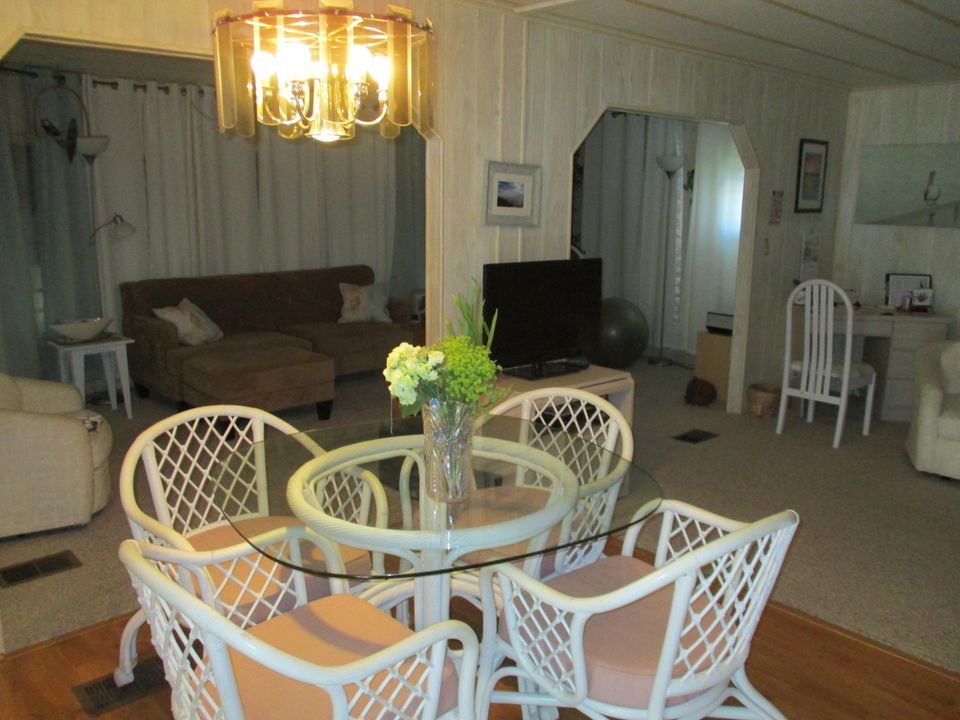 For Rent: $1,800 (2 beds, 2 baths, 1186 Square Feet)