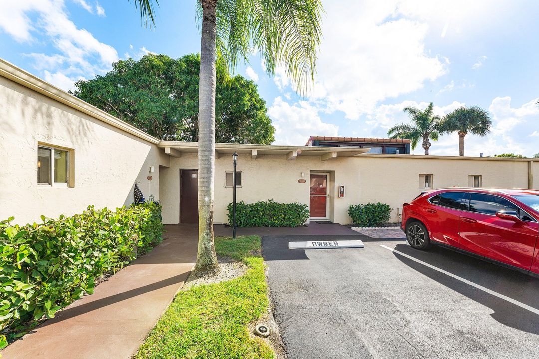 合同活跃: $147,000 (2 贝兹, 2 浴室, 1103 平方英尺)