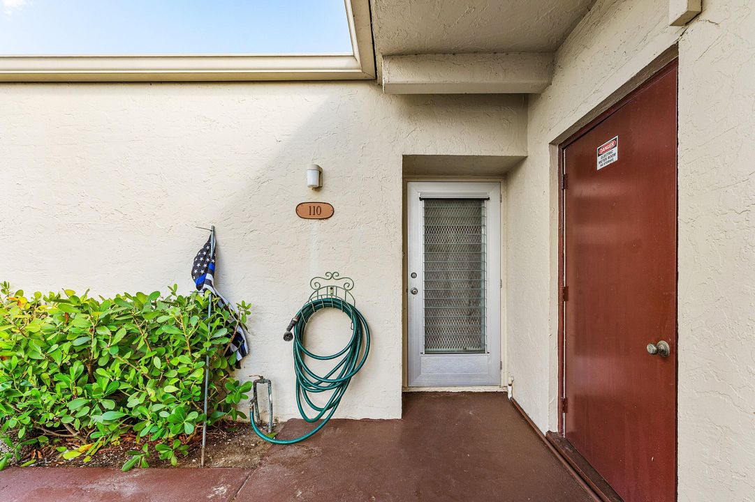 合同活跃: $147,000 (2 贝兹, 2 浴室, 1103 平方英尺)