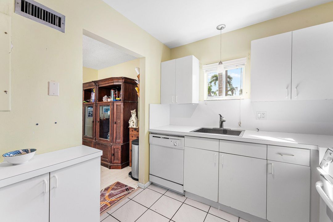 合同活跃: $147,000 (2 贝兹, 2 浴室, 1103 平方英尺)