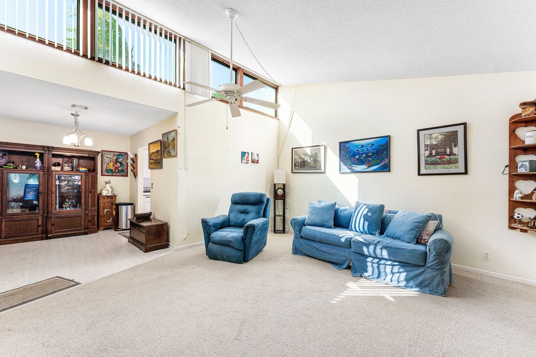 合同活跃: $147,000 (2 贝兹, 2 浴室, 1103 平方英尺)