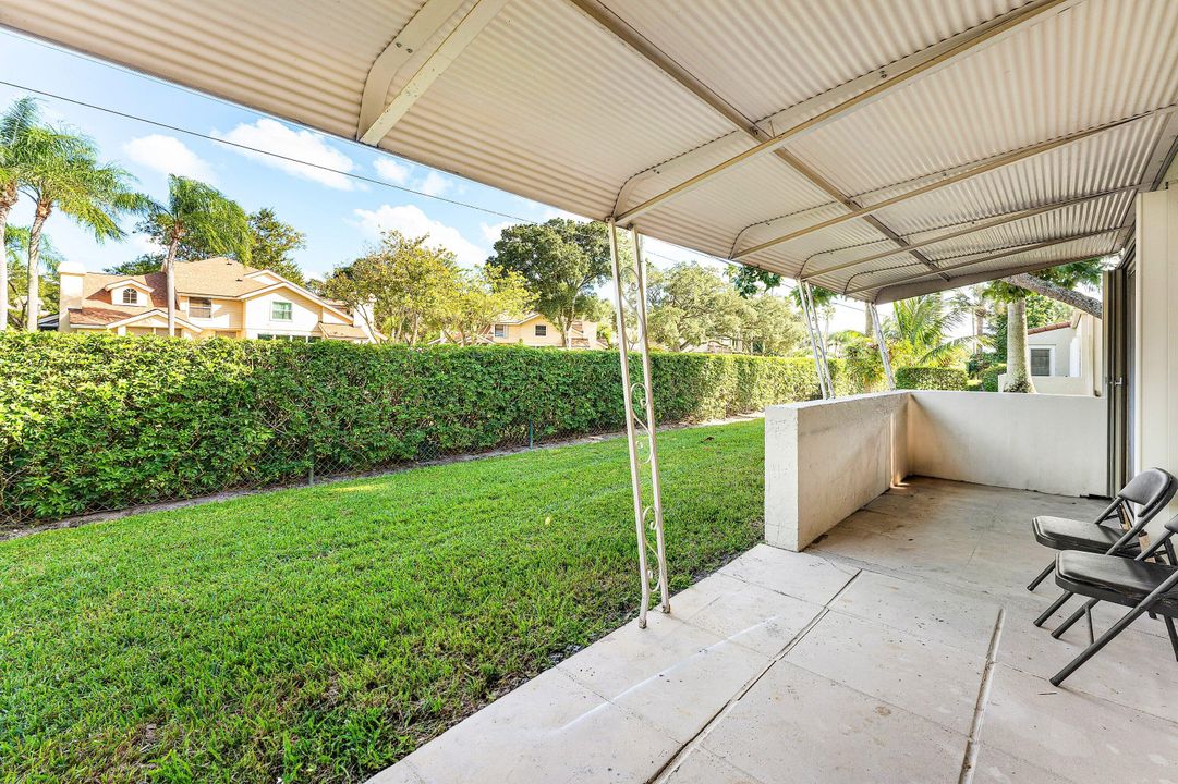 合同活跃: $147,000 (2 贝兹, 2 浴室, 1103 平方英尺)