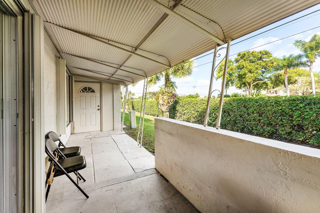 合同活跃: $147,000 (2 贝兹, 2 浴室, 1103 平方英尺)