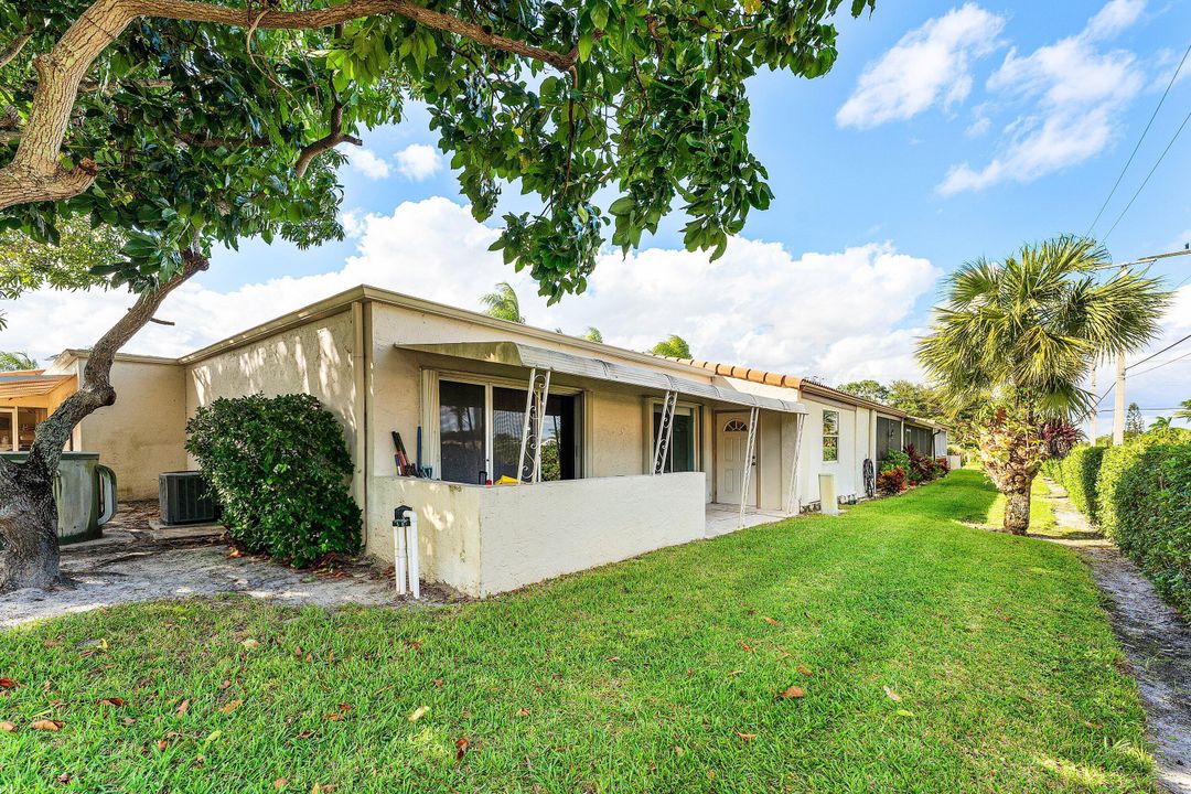 合同活跃: $147,000 (2 贝兹, 2 浴室, 1103 平方英尺)