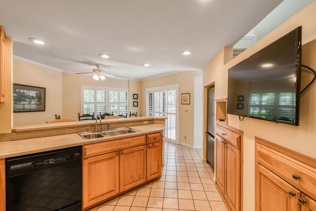 Под контрактом: $3,000 (2 спален, 2 ванн, 1556 Квадратных фут)