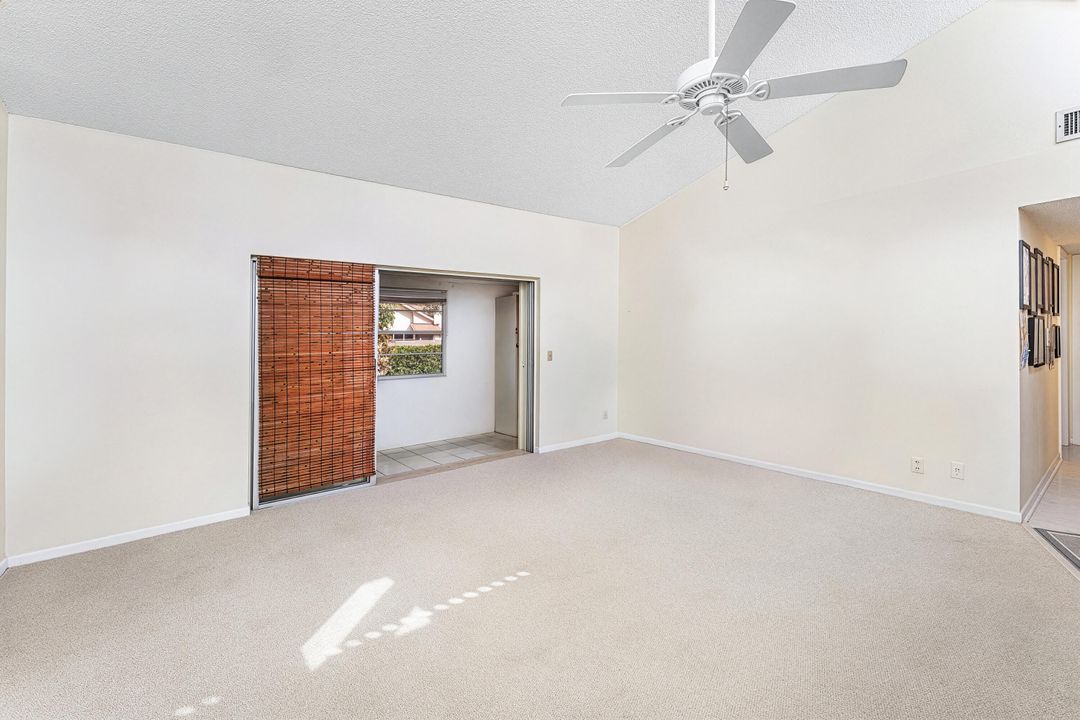 合同活跃: $147,000 (2 贝兹, 2 浴室, 1103 平方英尺)