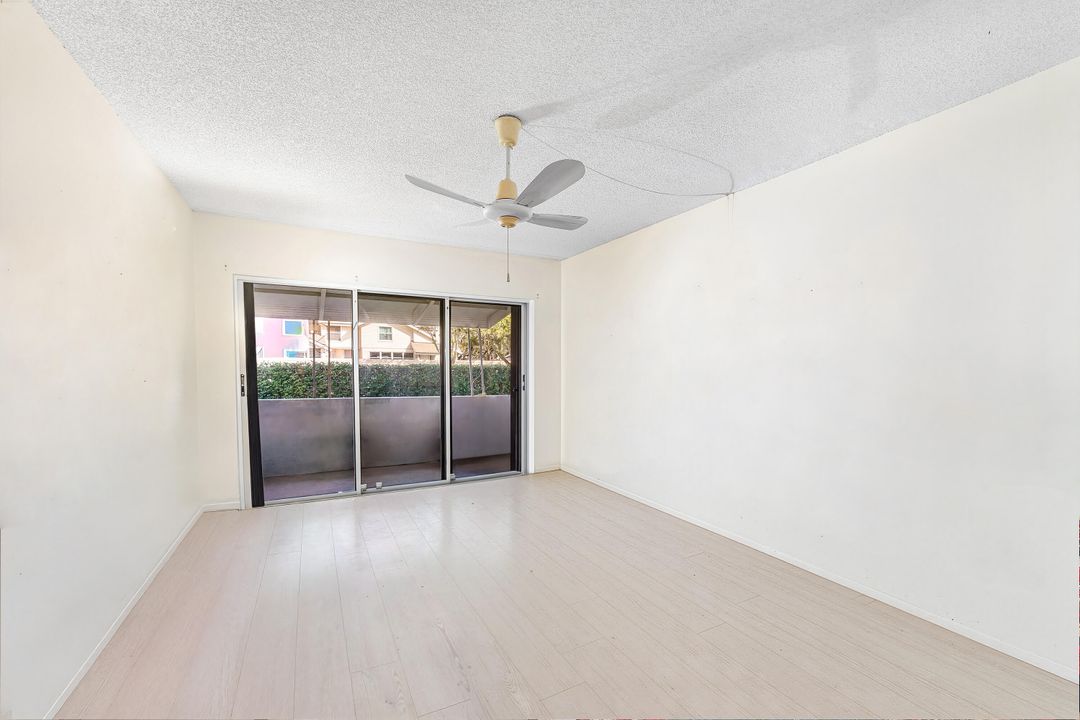 合同活跃: $147,000 (2 贝兹, 2 浴室, 1103 平方英尺)