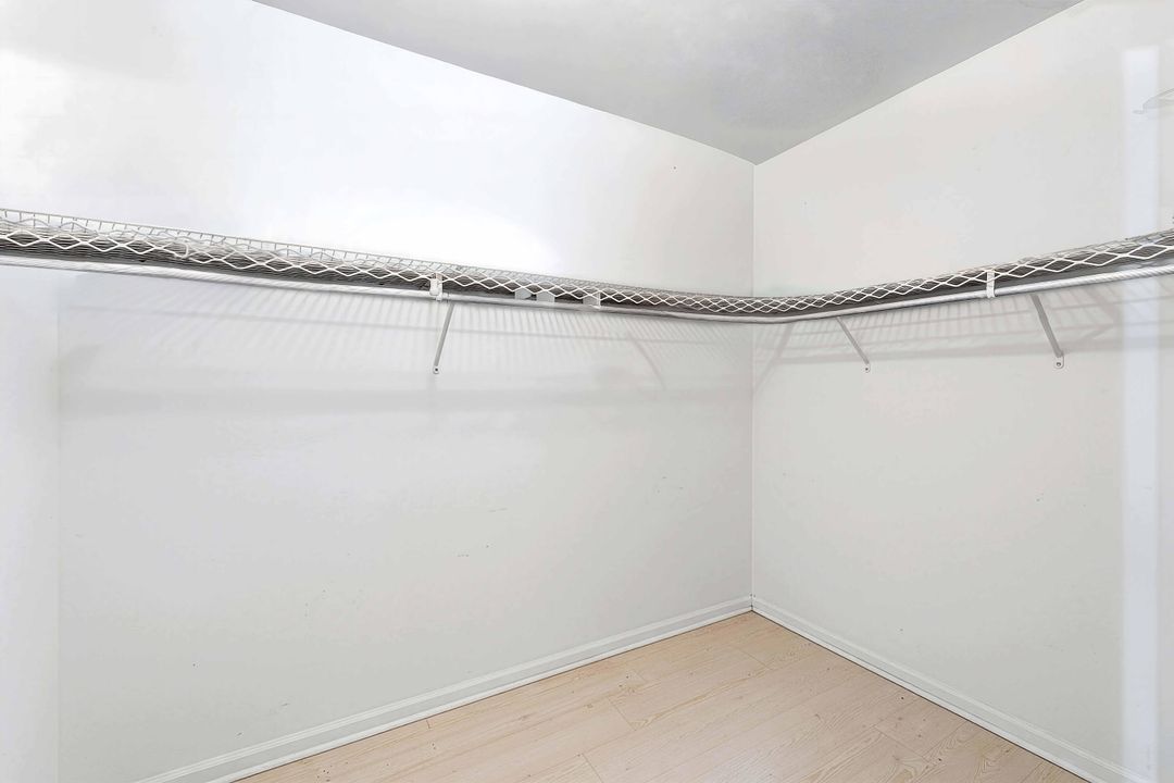 合同活跃: $147,000 (2 贝兹, 2 浴室, 1103 平方英尺)