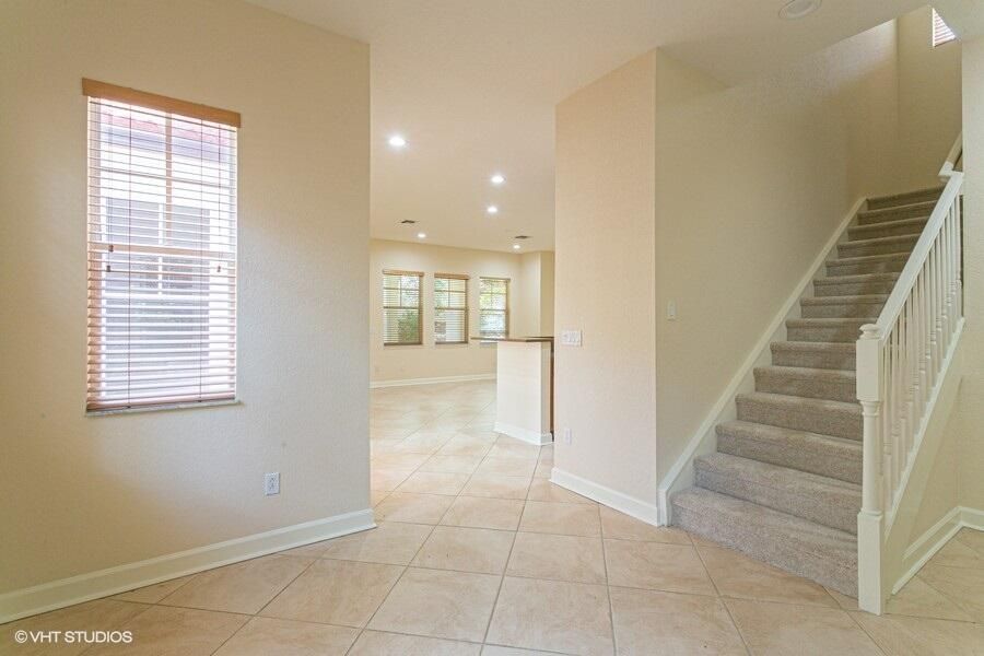 合同活跃: $4,850 (3 贝兹, 2 浴室, 2307 平方英尺)