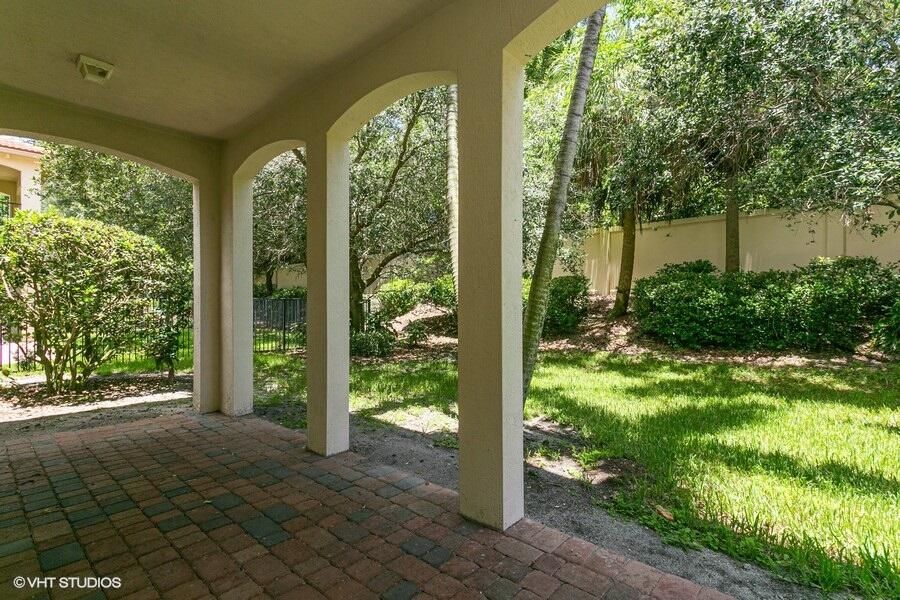 合同活跃: $4,850 (3 贝兹, 2 浴室, 2307 平方英尺)