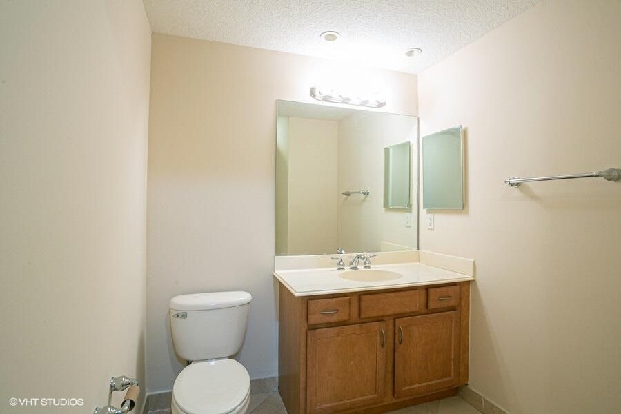 合同活跃: $4,850 (3 贝兹, 2 浴室, 2307 平方英尺)