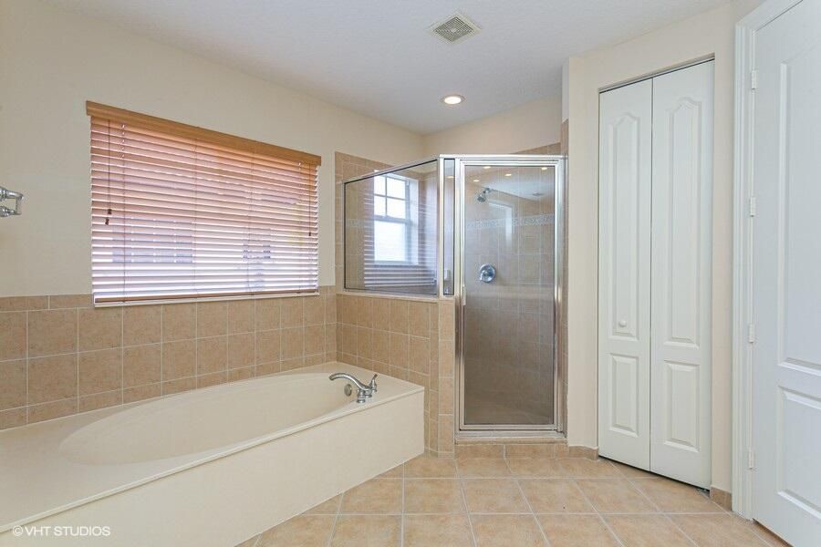 合同活跃: $4,850 (3 贝兹, 2 浴室, 2307 平方英尺)