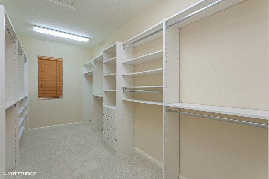 合同活跃: $4,850 (3 贝兹, 2 浴室, 2307 平方英尺)