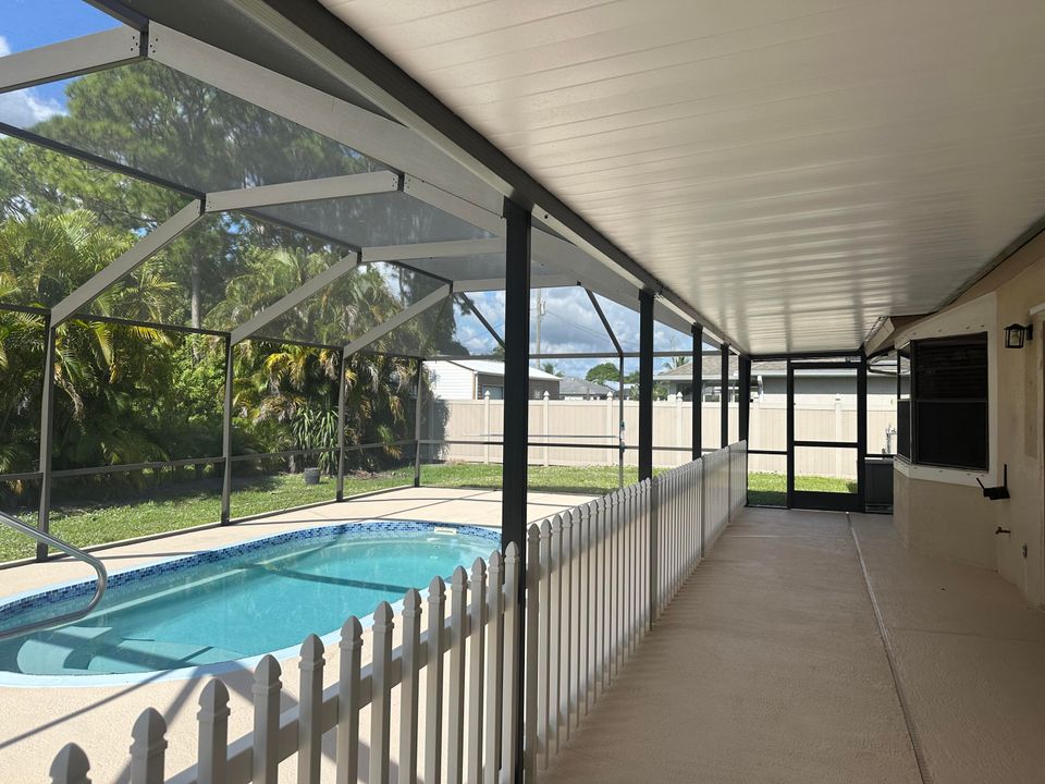 For Rent: $2,700 (3 beds, 2 baths, 1412 Square Feet)