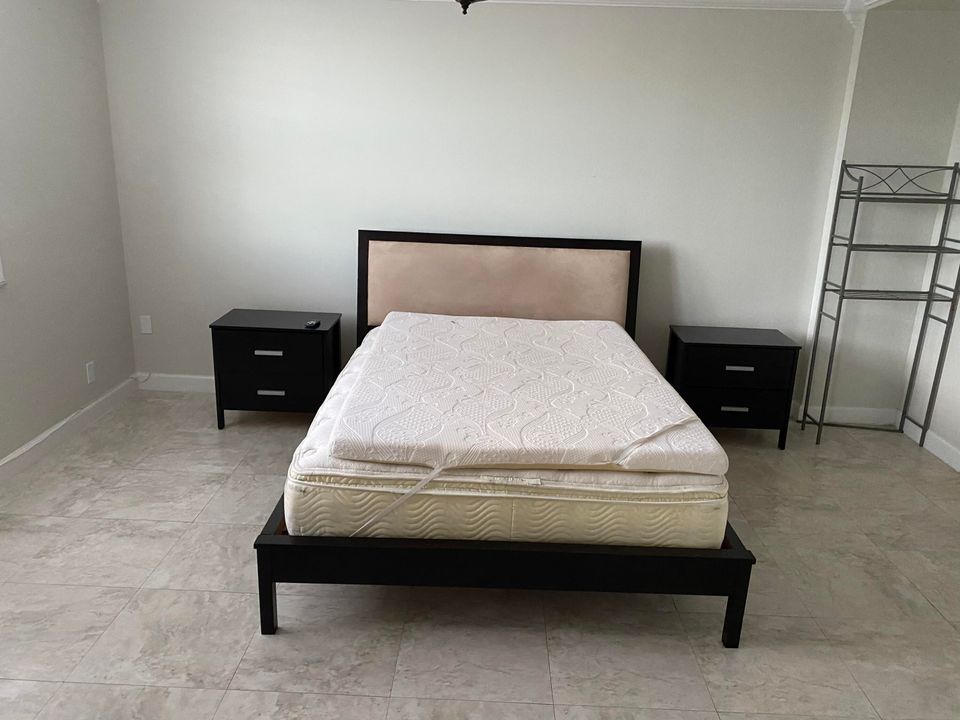 For Sale: $425,000 (1 beds, 1 baths, 1008 Square Feet)